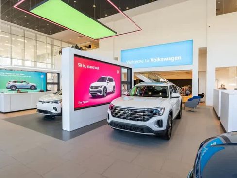 Used 2025 Volkswagen Atlas Peak Edition SE image 9