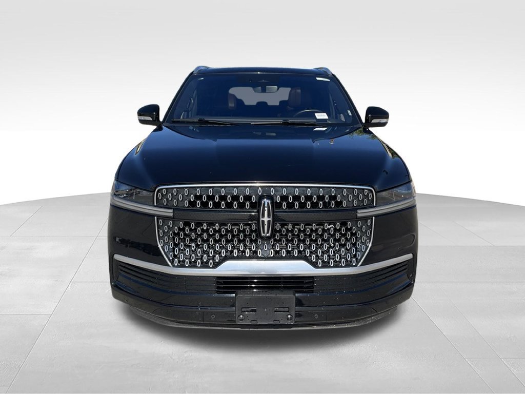 Used 2025 Lincoln Navigator Reserve AWD/4WD image 3