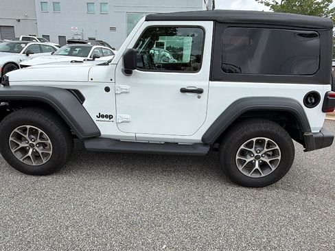 Used 2026 Jeep Wrangler Sport AWD/4WD image 11