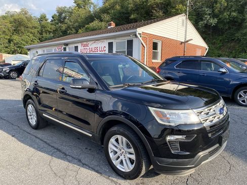 Used 2018 Ford Explorer XLT w/ Equipment Group 201A AWD/4WD image 4