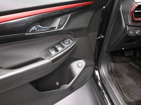 Used 2025 Chevrolet TrailBlazer RS w/ Convenience Package FWD image 15