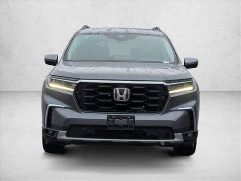 Certified 2025 Honda Pilot Touring image 2