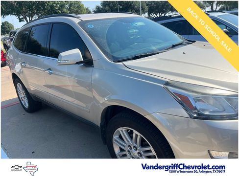 Used 2015 Chevrolet Traverse LT w/ Style and Technology Package FWD image 3