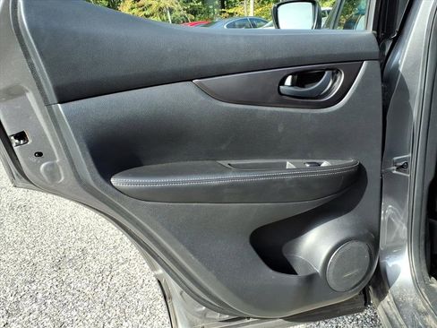 Used 2021 Nissan Rogue Sport S image 33