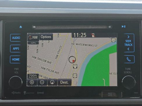 Used 2018 Toyota Tacoma TRD Off-Road image 12