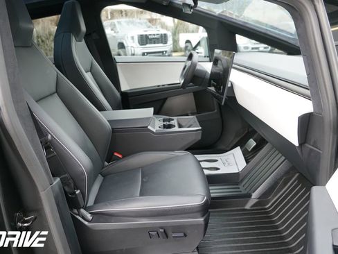 Used 2024 Tesla Cybertruck AWD Crew Cab image 39