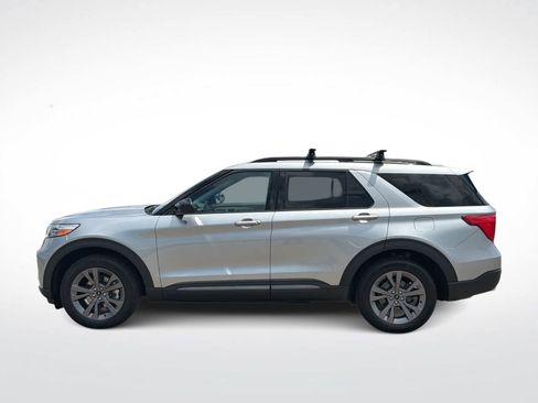 Used 2023 Ford Explorer XLT w/ Equipment Group 202A AWD/4WD image 5