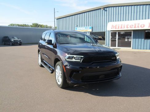 Used 2024 Dodge Durango GT image 3