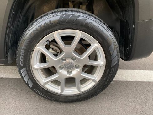 Used 2021 Jeep Renegade Latitude image 21