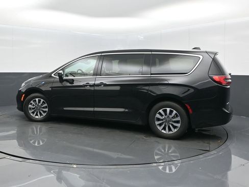 Certified 2024 Chrysler Pacifica Select image 5