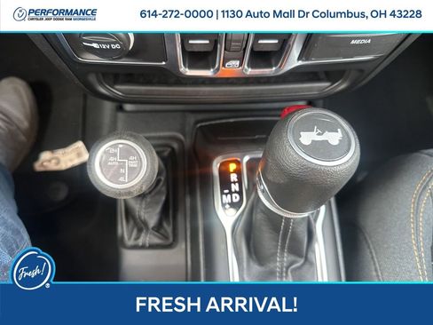 Used 2025 Jeep Wrangler Unlimited Sahara image 23