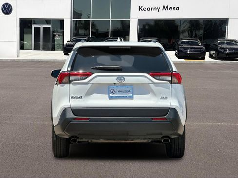 Used 2021 Toyota RAV4 XLE w/ Convenience Package FWD image 5