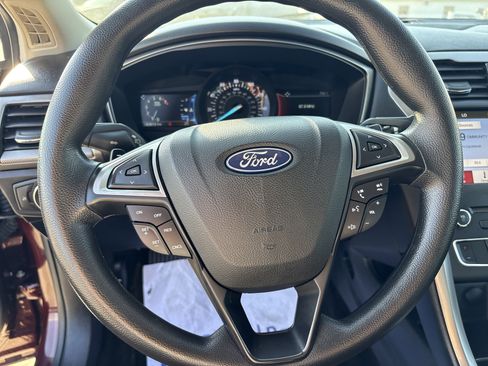 Used 2018 Ford Fusion SE w/ Fusion SE Technology Package image 9