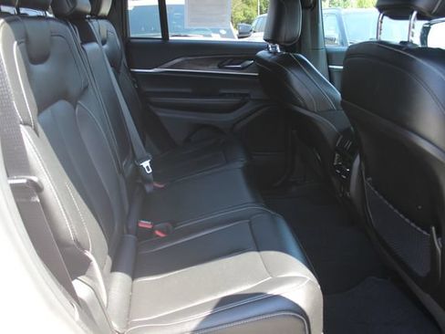 Used 2024 Jeep Grand Cherokee Limited w/ Black Appearance Package AWD/4WD image 33