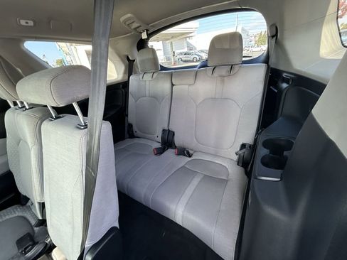 Used 2023 Honda Pilot LX image 22
