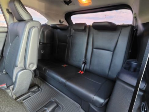 Used 2022 Toyota Highlander XLE AWD/4WD image 36