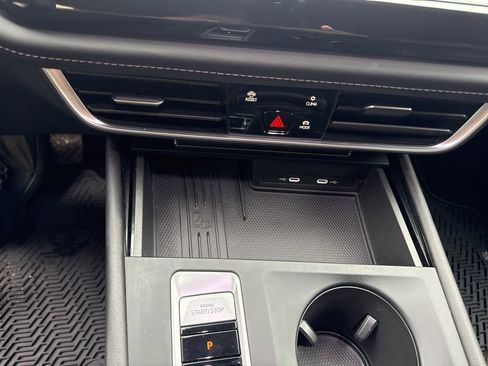 Certified 2025 Volkswagen Atlas Cross Sport SE image 17