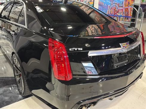 Used 2018 Cadillac CTS V w/ Luxury Package RWD image 3