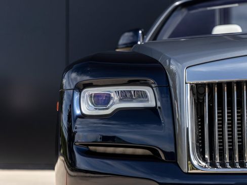 Used 2016 Rolls-Royce Dawn RWD image 23