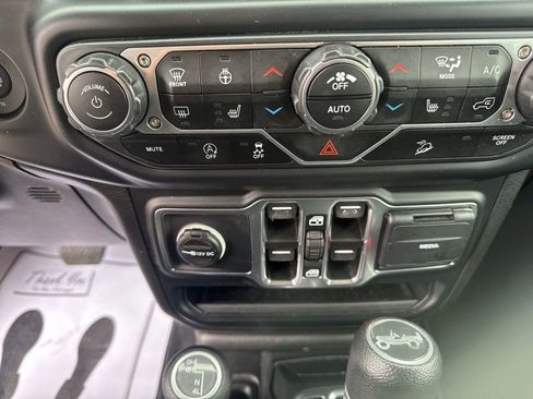Used 2019 Jeep Wrangler Unlimited Sport S AWD/4WD image 24