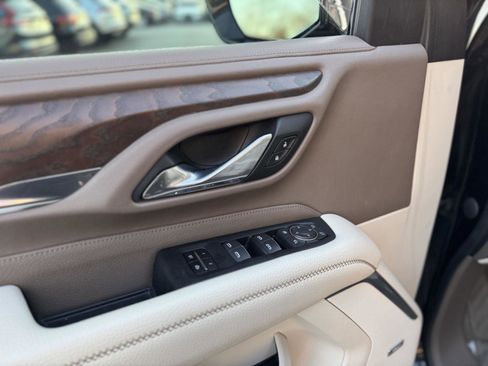 Used 2021 GMC Yukon Denali w/ Denali Premium Package image 16