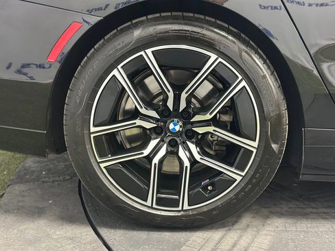 Used 2024 BMW i7 xDrive60 AWD/4WD image 13