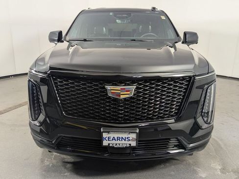 Used 2025 Cadillac Escalade Sport Platinum image 3