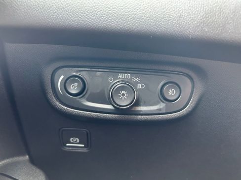 Used 2024 GMC Terrain SLT image 19