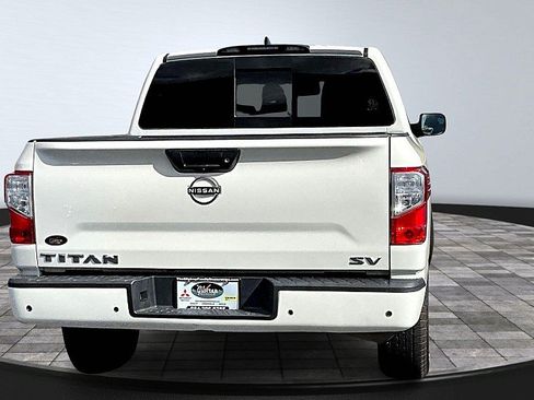 Used 2023 Nissan Titan SV RWD image 4