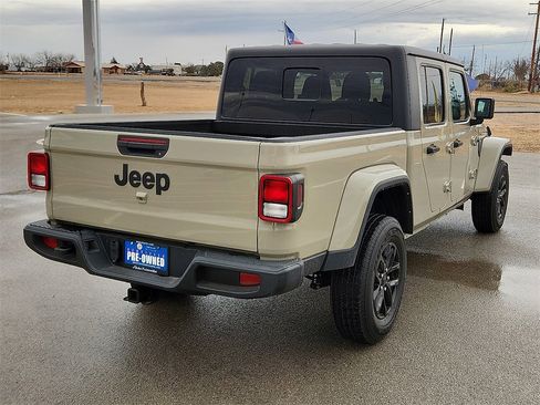 Used 2022 Jeep Gladiator Sport image 4