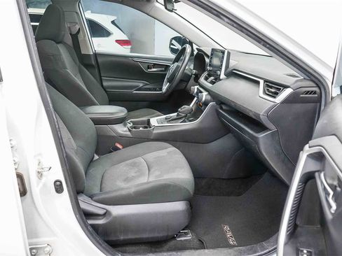 Used 2019 Toyota RAV4 XLE image 17