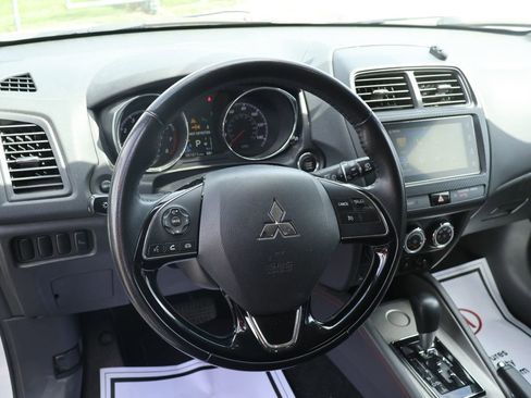 Used 2019 Mitsubishi Outlander Sport SE FWD image 32