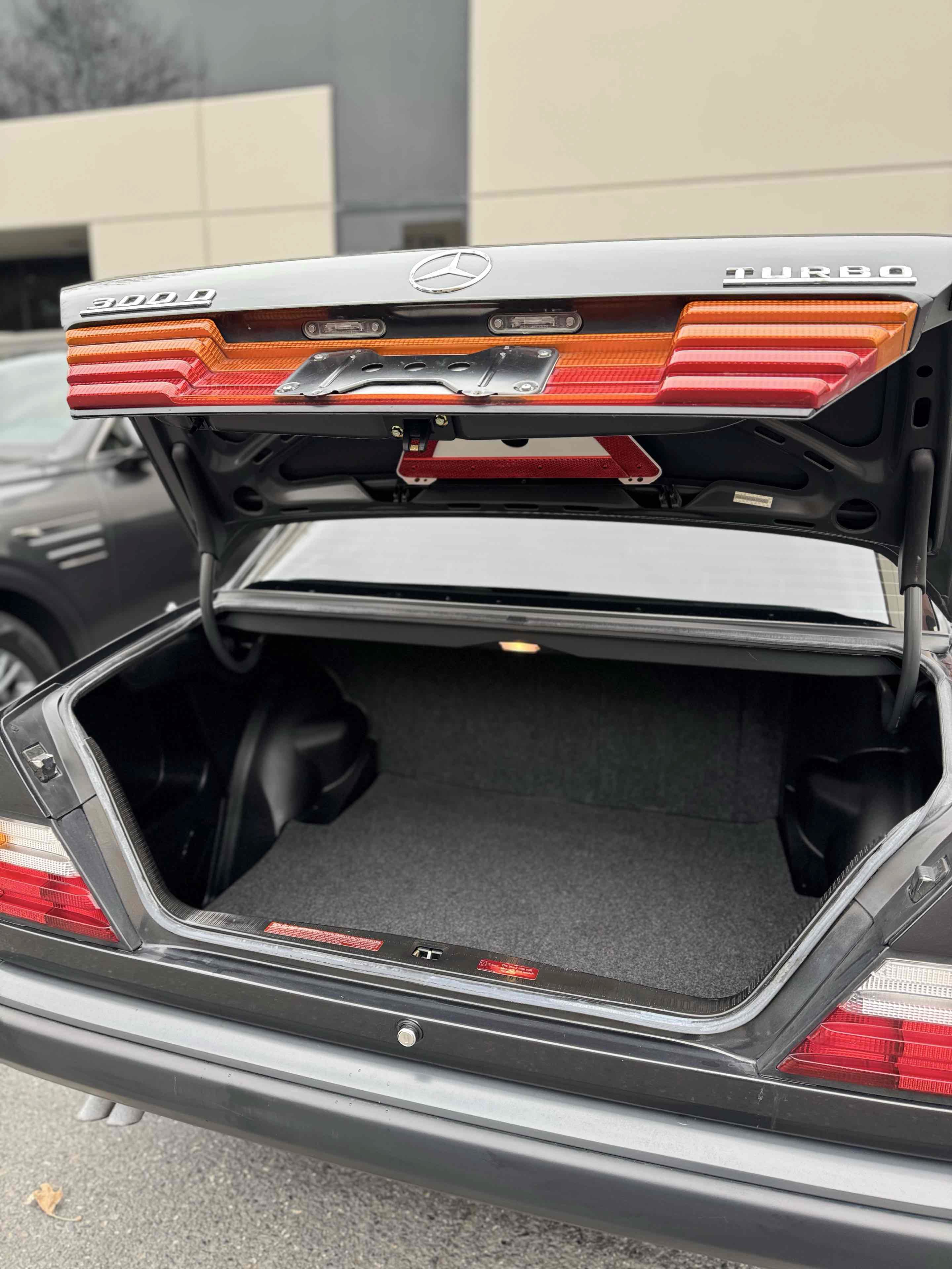 Used 1987 Mercedes-Benz 300 D Turbo image 88