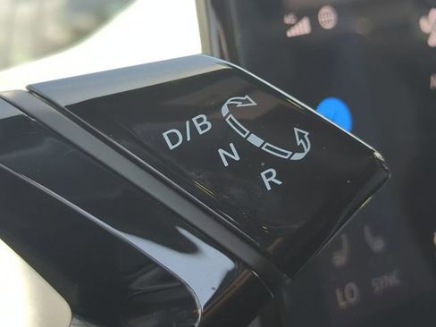 Certified 2023 Volkswagen ID.4 Pro image 23