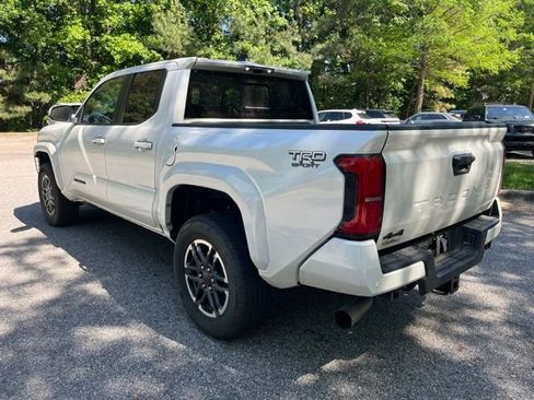 Used 2024 Toyota Tacoma TRD Sport w/ TRD Sport Upgrade Package AWD/4WD image 7