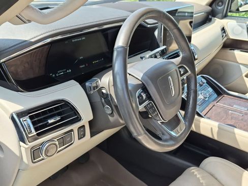 Used 2018 Lincoln Navigator Reserve w/ Technology Package AWD/4WD image 10