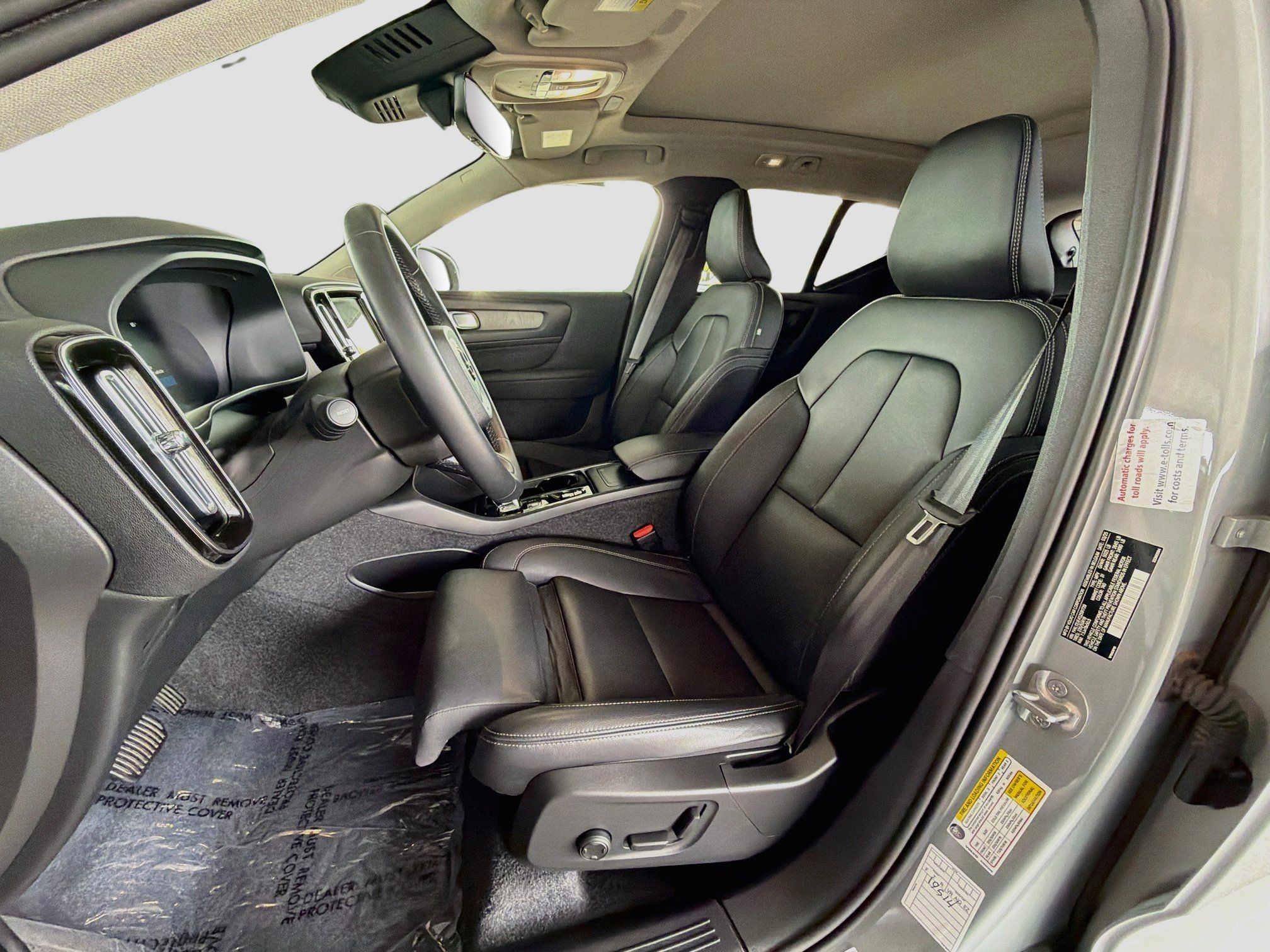 Used 2025 Volvo XC40 B5 Plus AWD/4WD image 13