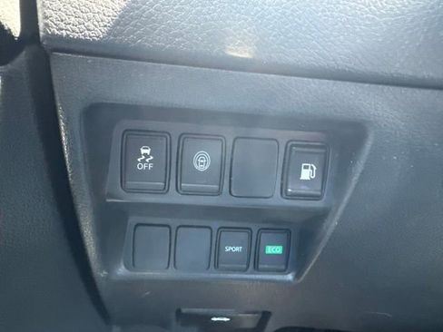 Used 2020 Nissan Rogue S FWD image 21