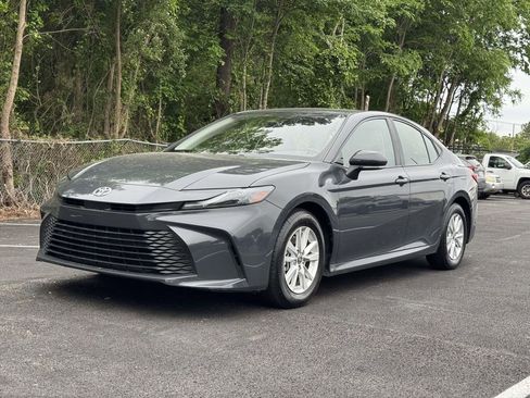 Used 2025 Toyota Camry LE FWD image 24
