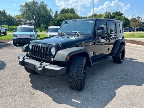 Used 2018 Jeep Wrangler Unlimited Sport S AWD/4WD image 3