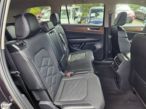 Used 2025 Volkswagen Atlas SE AWD/4WD image 29