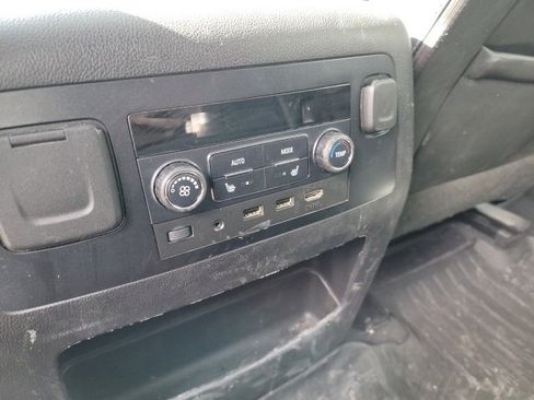 Used 2019 Chevrolet Suburban LT image 13