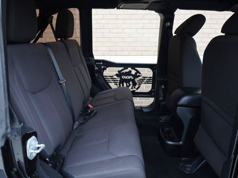 Used 2017 Jeep Wrangler Unlimited Sport w/ Quick Order Package 23S AWD/4WD image 23
