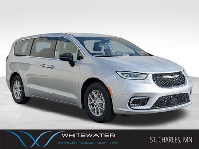 New 2026 Chrysler Pacifica Select