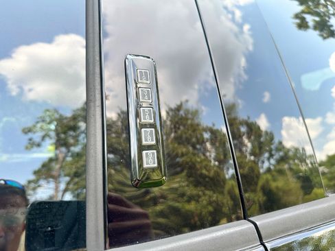 Used 2018 Ford F350 Lariat w/ Lariat Ultimate Package AWD/4WD image 49