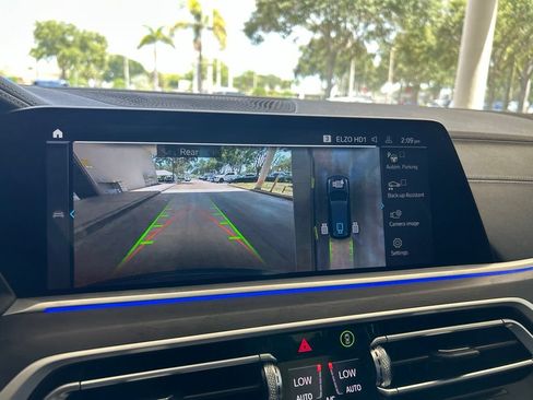 Used 2022 BMW X7 xDrive40i w/ M Sport Package AWD/4WD image 10