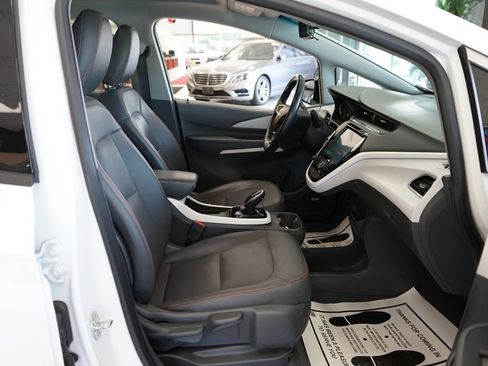 Used 2018 Chevrolet Bolt Premier w/ Driver Confidence II Package FWD image 39