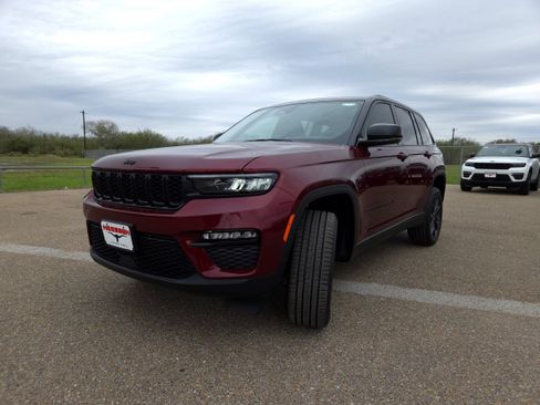 New 2025 Jeep Grand Cherokee Limited image 3