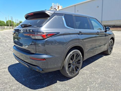 New 2026 Mitsubishi Outlander LE AWD/4WD image 8