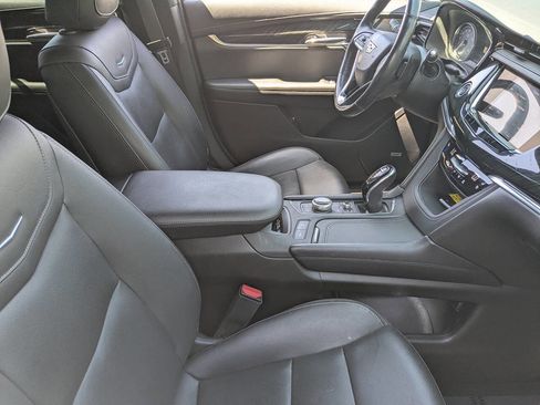 Used 2021 Cadillac XT6 Premium Luxury image 12